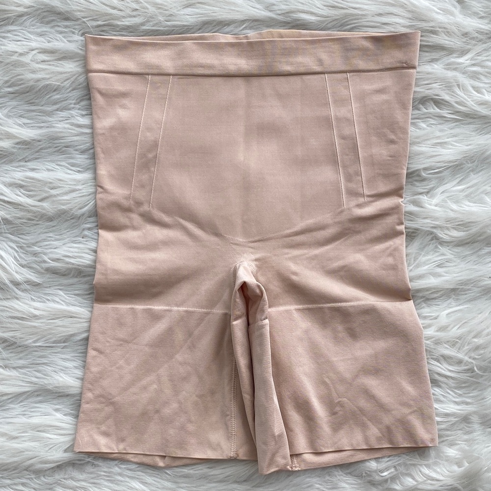 SPANX | OnCore Mid-Thigh Beige Shapewear Shorts